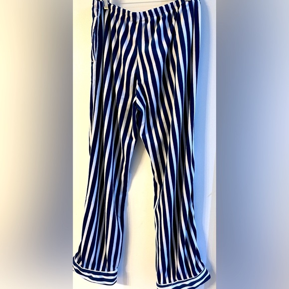 SIMPLY Vera Wang blue lounge pajamas size S, soft & comfy, excellent pre-loved - Picture 3 of 5